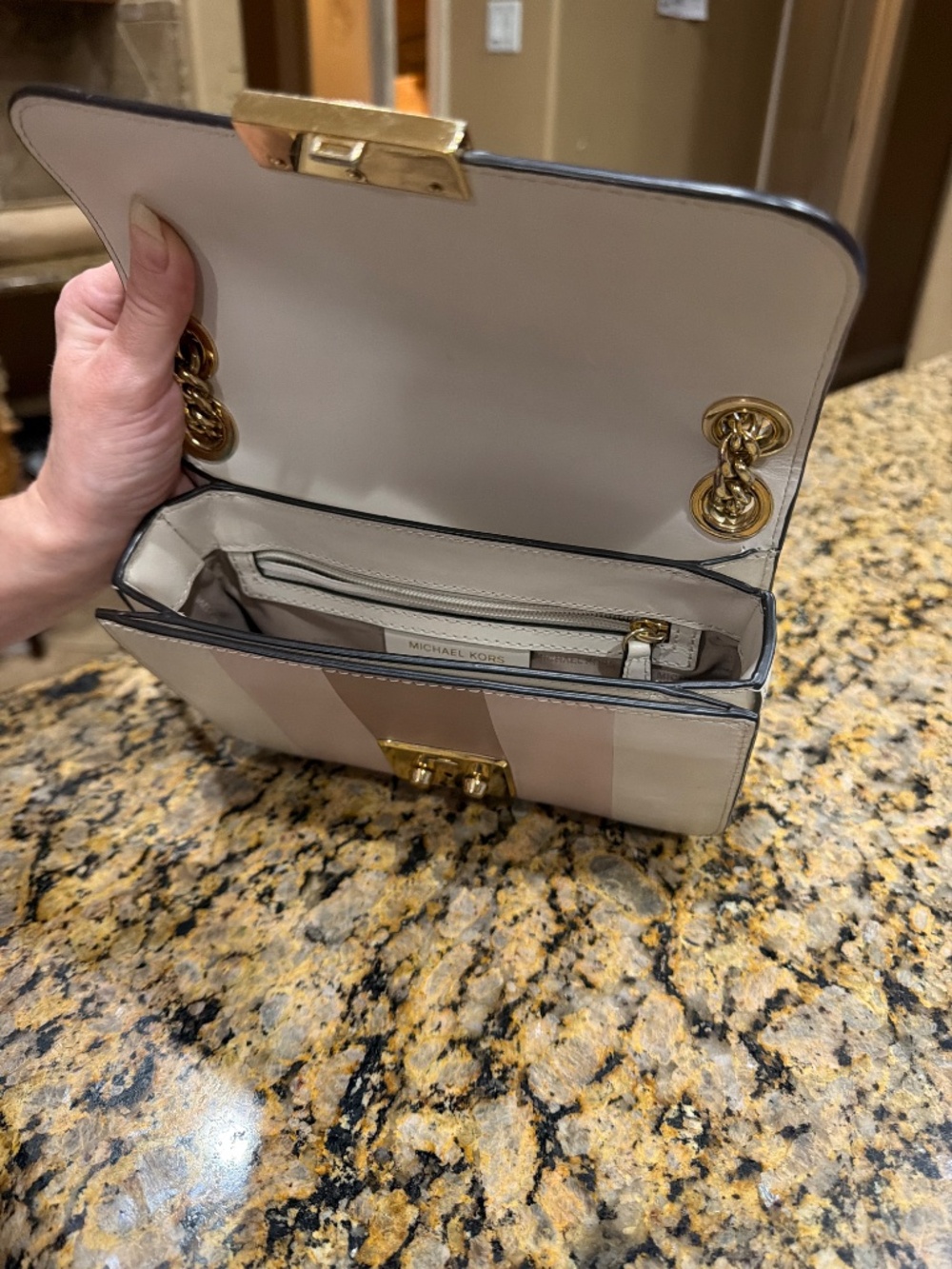Michael Kors purse - Picture 3 of 4
